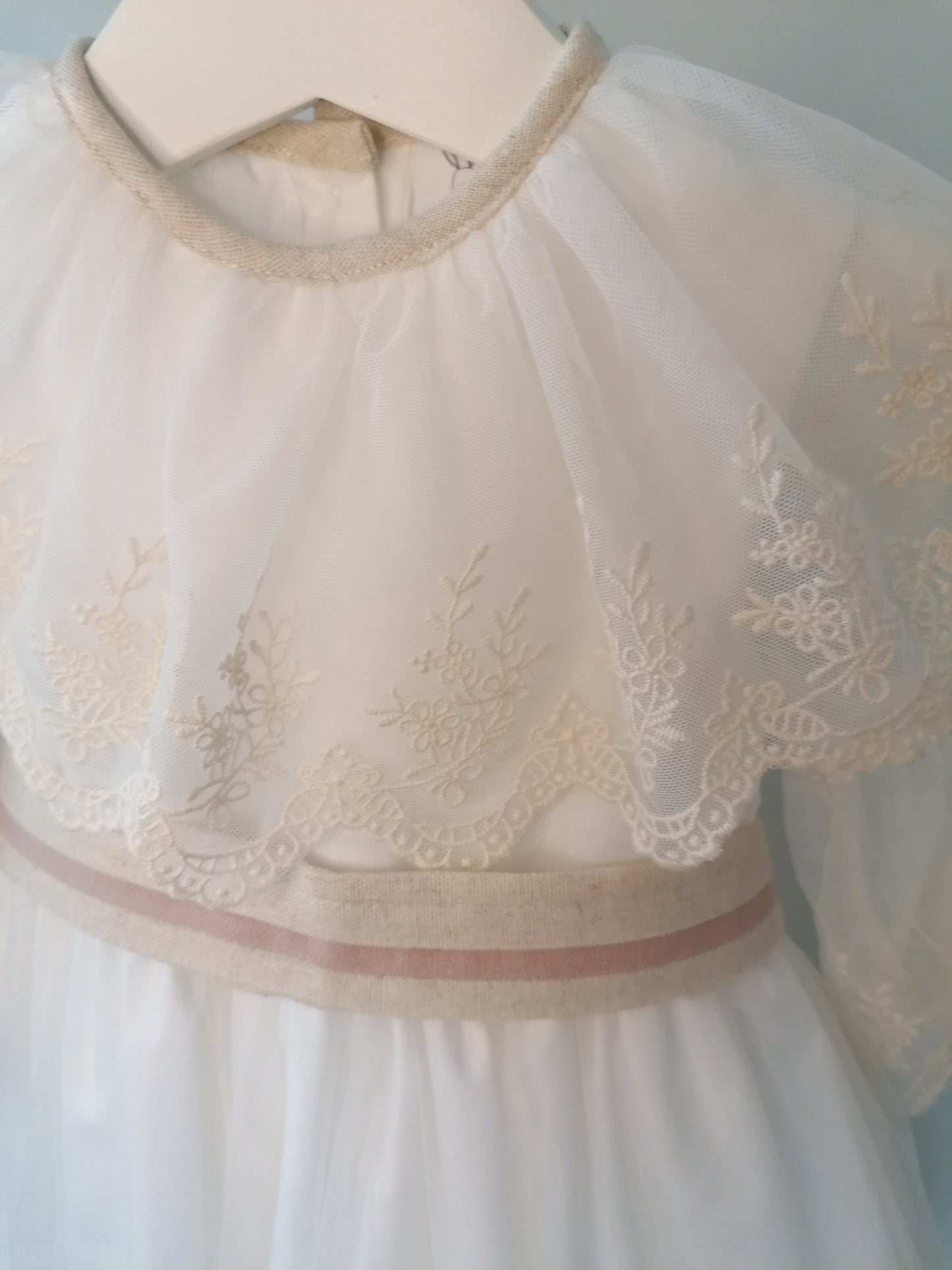 Vestido em tule e renda
