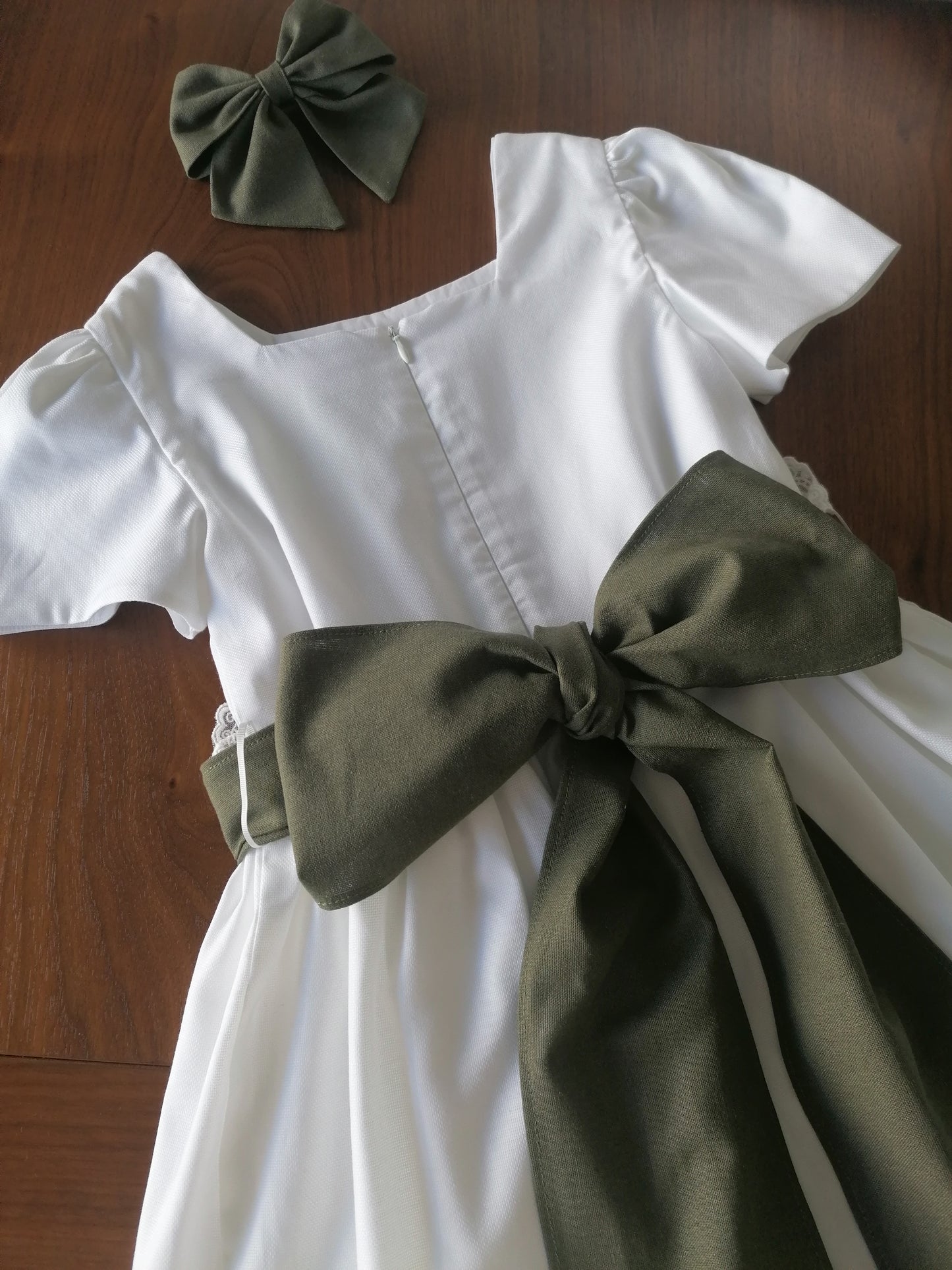 Vestido faixa com renda