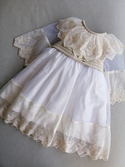 Vestido em tule e linho