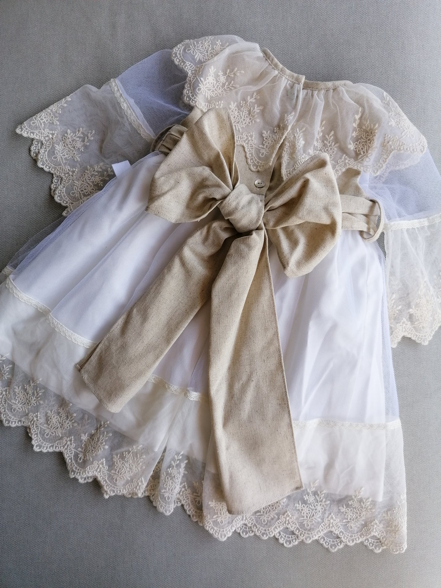 Vestido em tule e linho