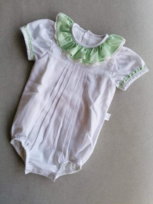 Fofo com gola em folho e pregas