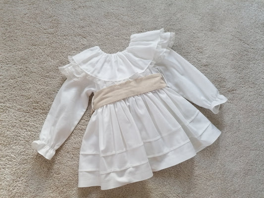 Vestido gola redonda com renda