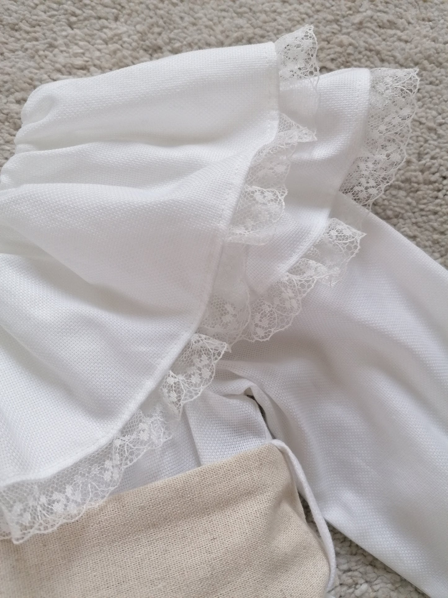 Vestido gola redonda com renda