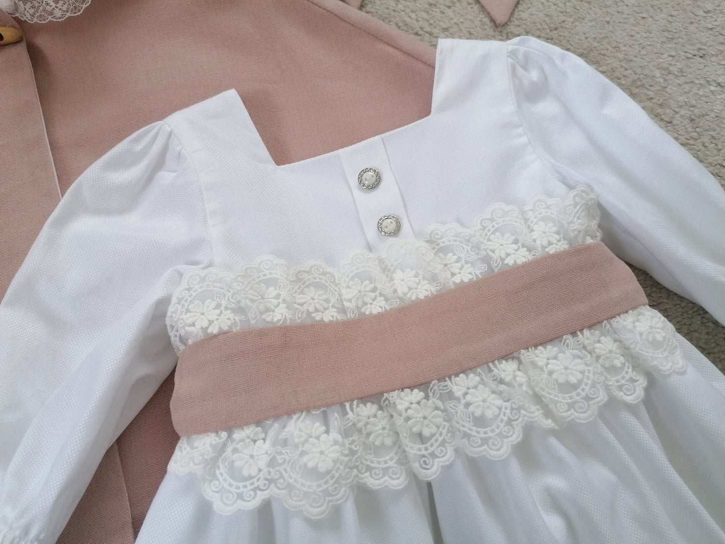 Vestido cerimónia faixa com renda