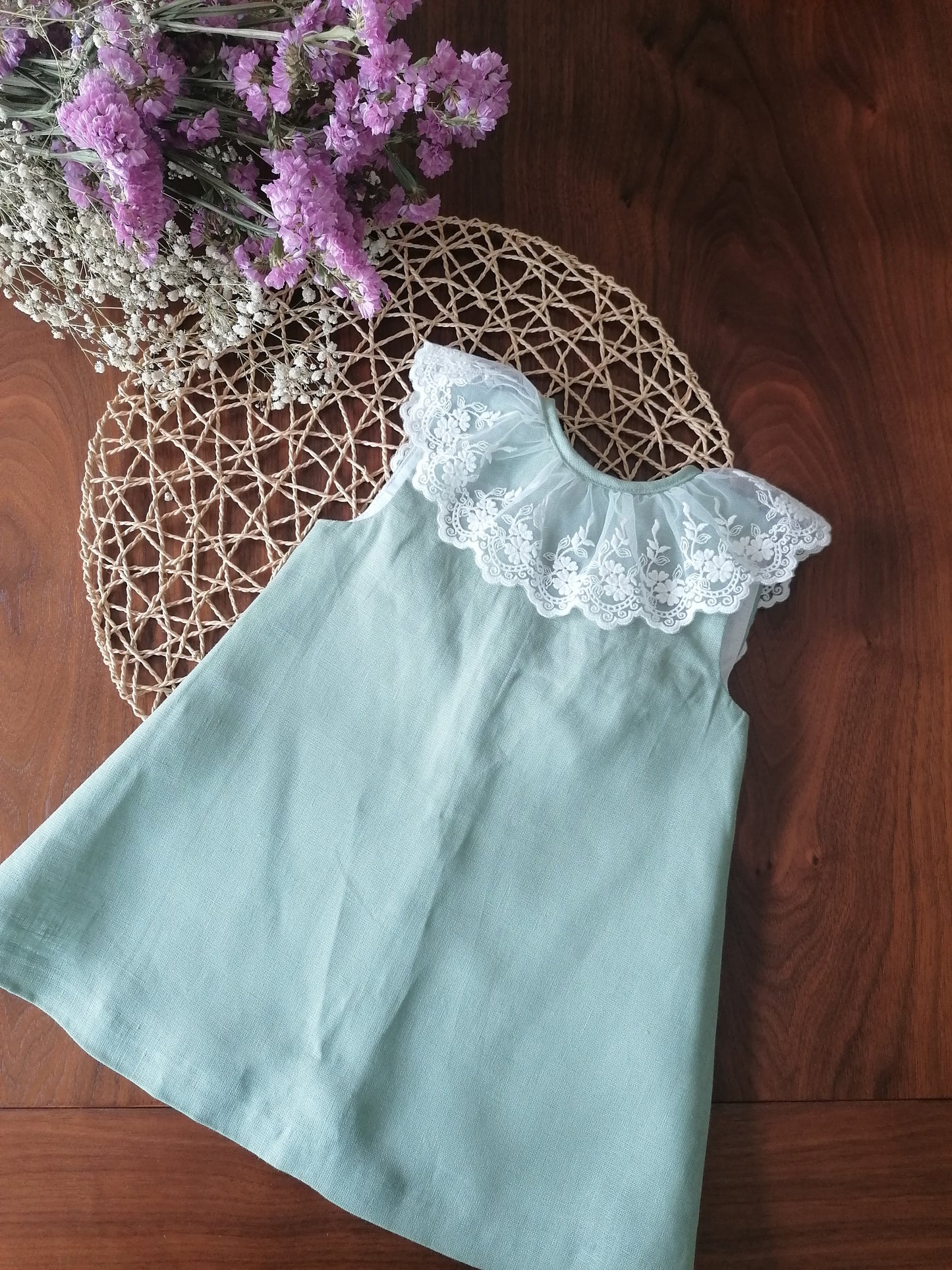 Vestido em linho com laço nas costas