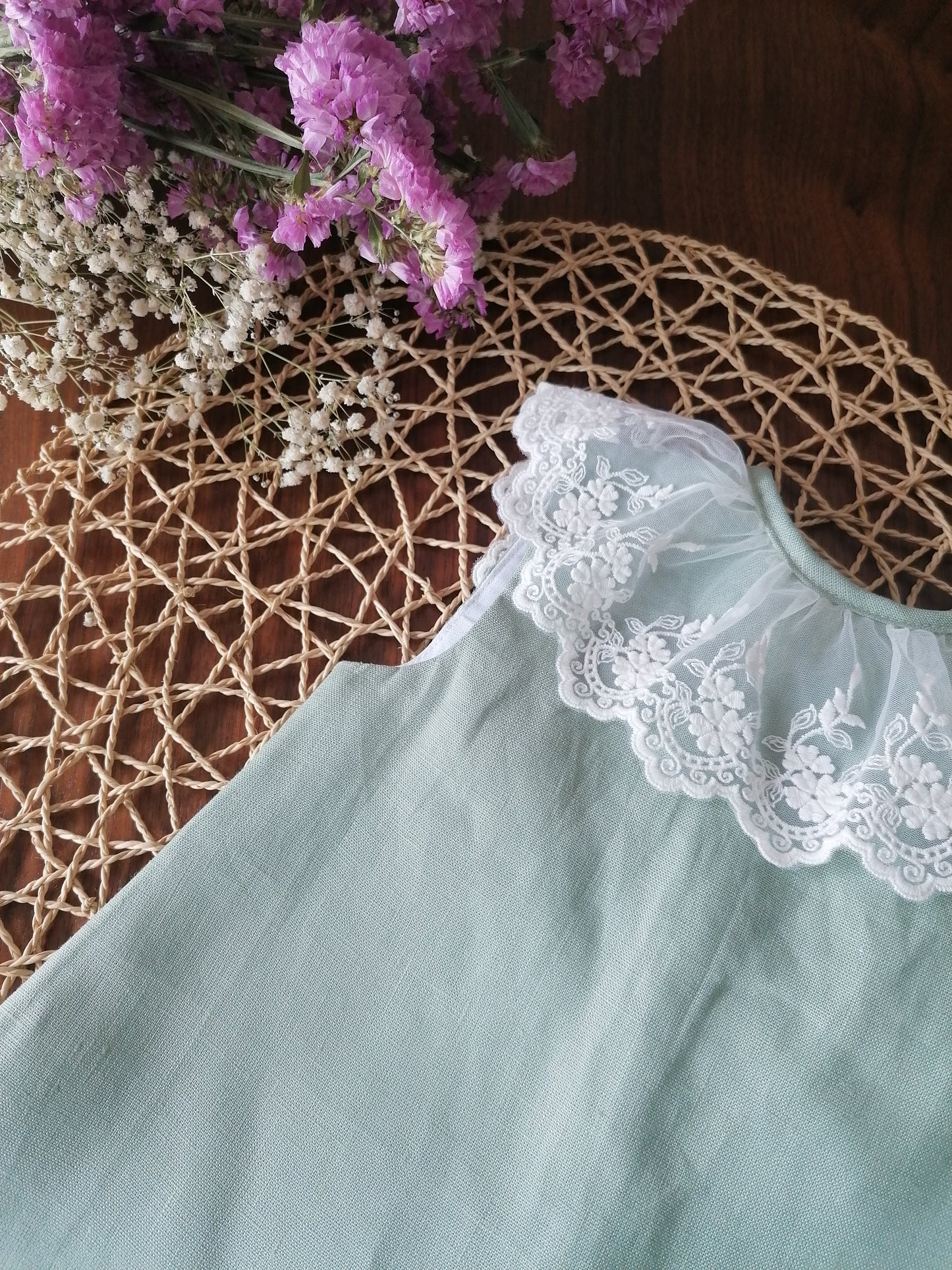 Vestido em linho com laço nas costas