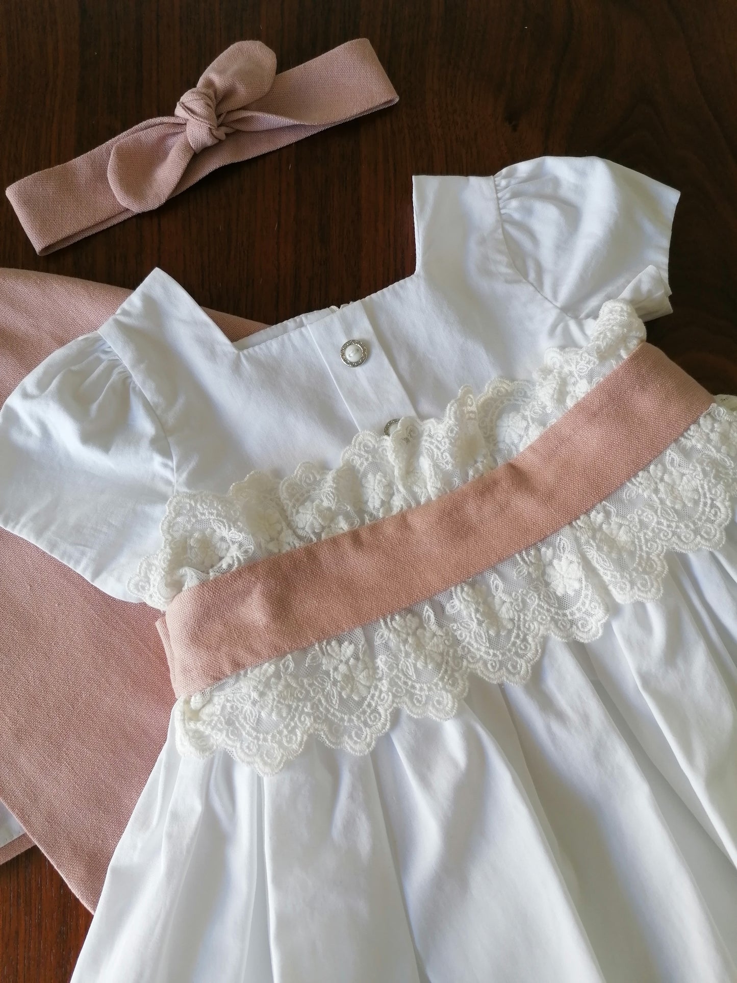 Vestido faixa renda manga curta